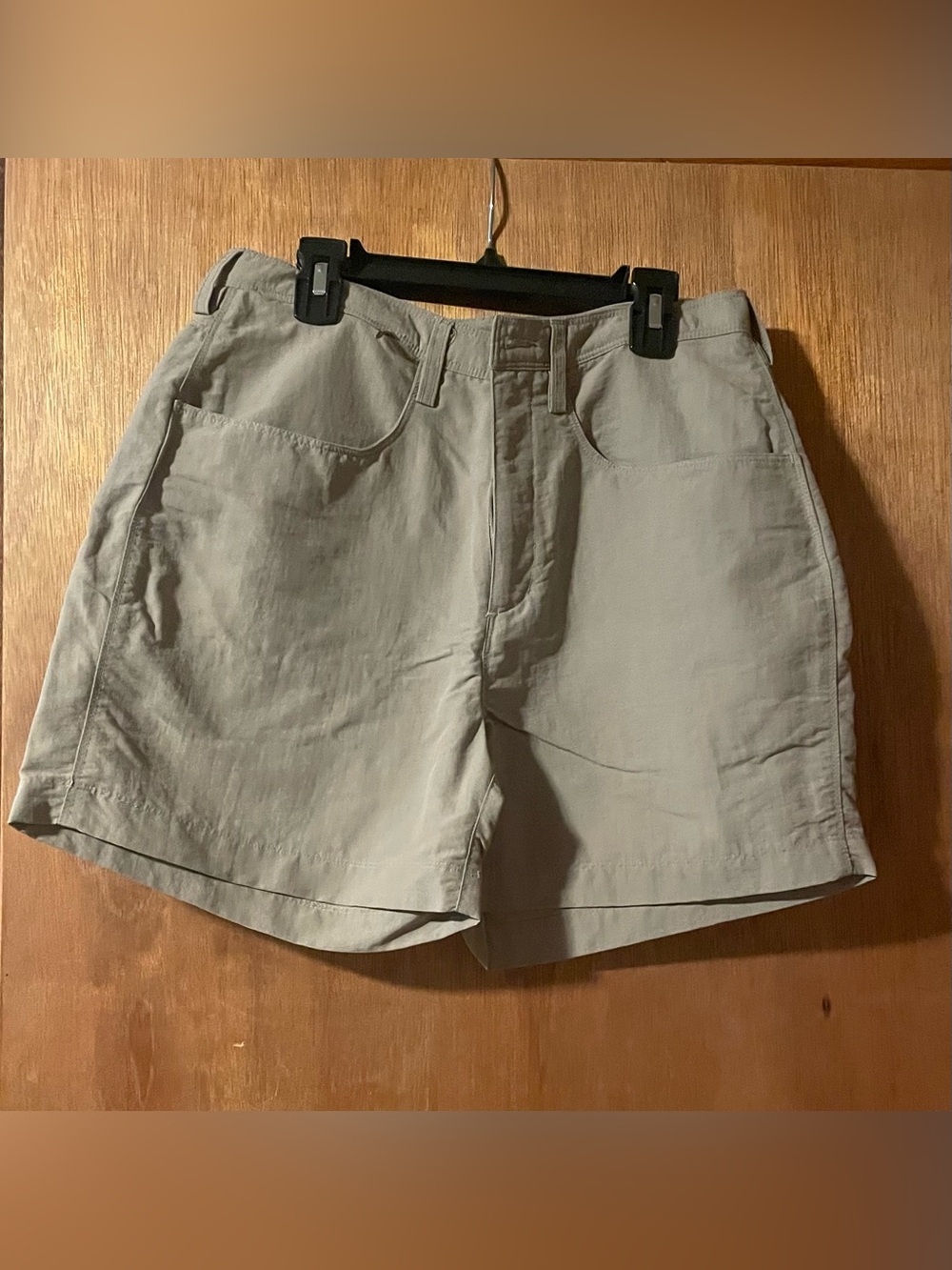 The North Face Women's Nylon Shell Shorts, Size 10, Beige. New Without Tag